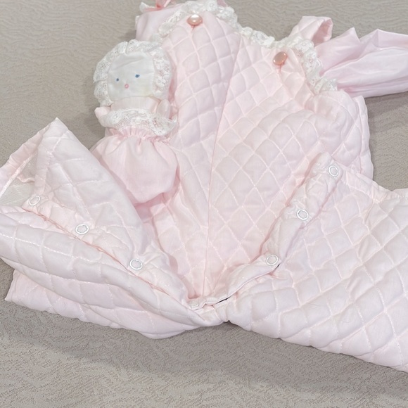 Vintage! Pink 3 piece overall, shirt & doll baby set, baby 9-12 months - Picture 4 of 12